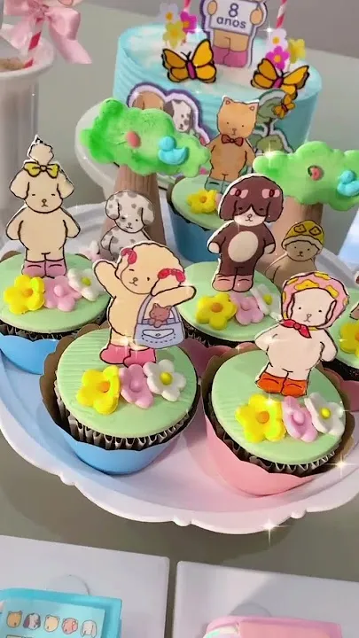Cupcakes décorés et table de bonbons personnalisée